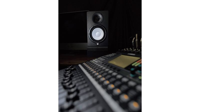 Monitor de Studio Profissional Yamaha HS7 2-Vias Bass Reflex 6,5